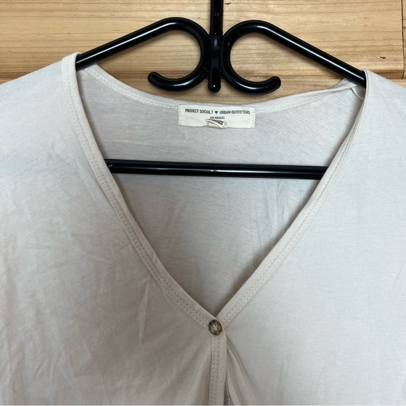 Flowy Long Sleeve - Picture 3 of 4